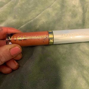 Urban decay…. Make up. Never used. Could be lipsil or eyeshadow?